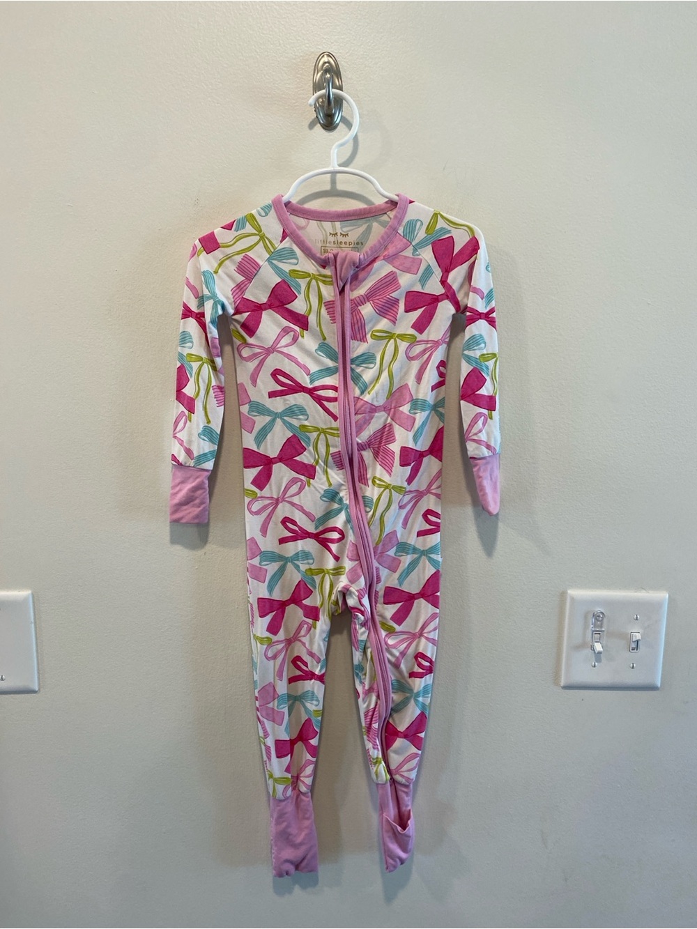 Little sleepies zippy pajamas size 18-24 ribbons and bows bamboo one piece